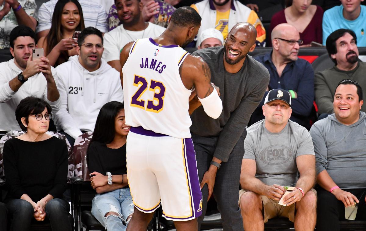 Bryant James | Kobe Bryant ni skrival navdušenja, ko je pozdravil "novega" junaka Jezernikov LeBrona Jamesa. | Foto Guliver/Getty Images