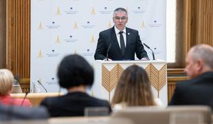 Določbe o volitvah predstavnika samostojnih poklicev v DS neustavne