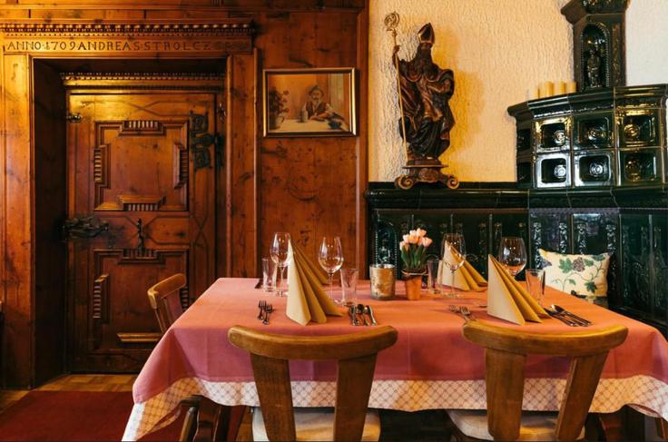 Ohranjena Jožefova soba, Josef Stub'n, v kateri je med potovanji čez prelaz Arlberg počival in obedoval tudi cesar Franc Jožef I. | Foto: Osebni arhiv Mashe Cordin