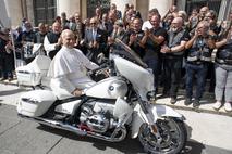 papež Leon XIV., motorno kolo BMW