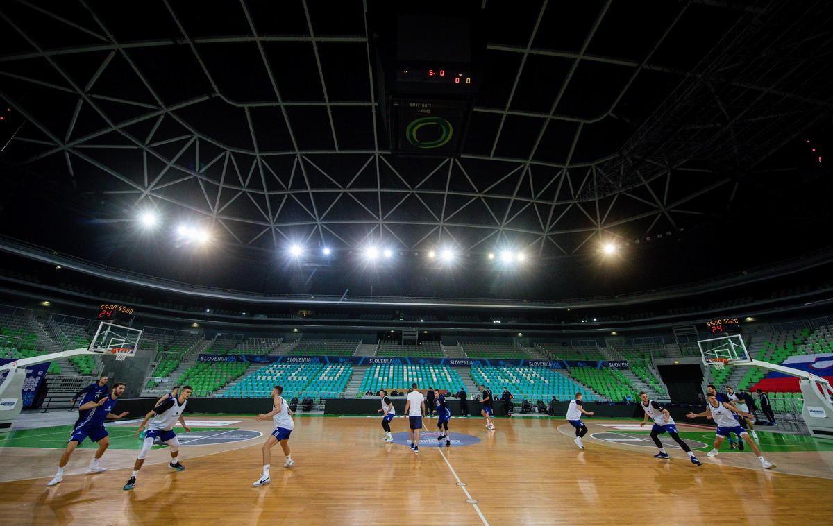 Trening reprezentance - Stožice | Slovenska reprezentanca se v Stožicah pospešeno pripravlja na sobotni obračun z Ukrajino. | Foto Vid Ponikvar