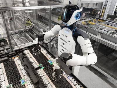 Ko roboti delajo v tovarni: BMW testira humanoidne "sodelavce"