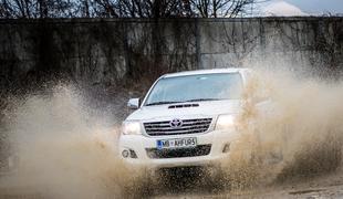 Toyota Hilux – kaj grabincu pomeni zanesljiv in močan pickup