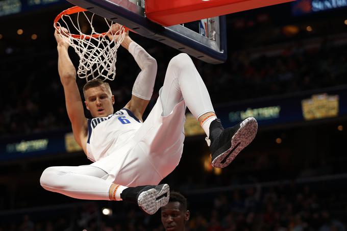 Kristaps Porzingis je imel v svoji NBA-karieri nemalo zdravstvenih težav. | Foto: Getty Images
