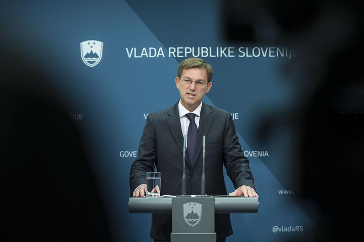 Predsednik vlade Miro Cerar meni, da to ni primeren način obravnavanja vlade, "ko imamo toliko pomembnih izzivov in bi bilo veliko bolje, da bi se ob kakšnem projektu opozicija in koalicija tudi povezali".  | Foto: Ana Kovač