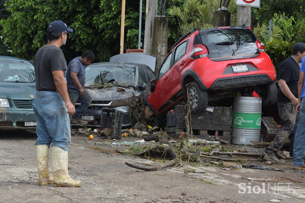 Razdejanje po poplavah v Mehiki