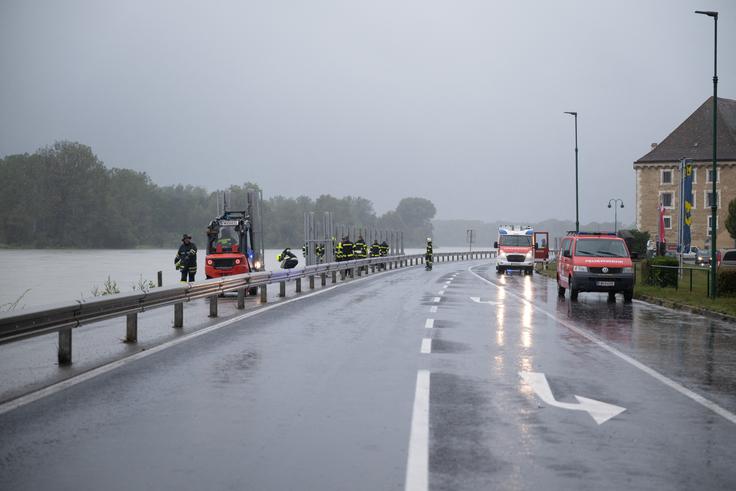 Priprave gasilcev na morebitne obsežne poplave v Avstriji | Foto: Reuters