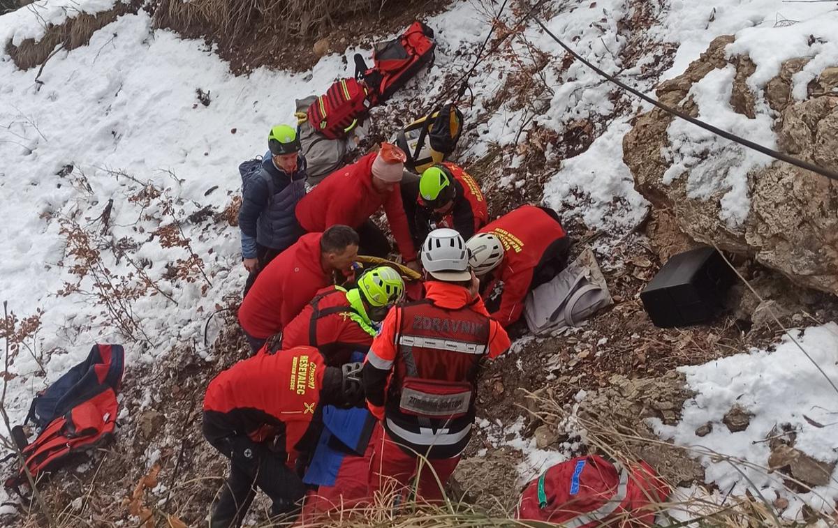 Nesreča, gore, helikopter | Nesreča se je zgodila na sankaški progi iz Starega Ljubelja. | Foto Gorska reševalna služba Tržič/Facebook