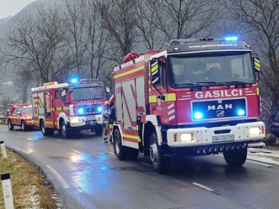 Zagorelo v nekdanji steklarni: na terenu gasilci