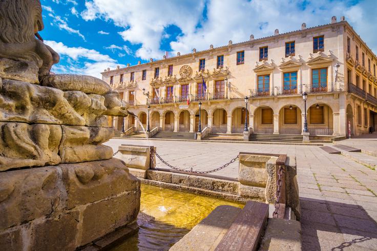 Na glavnem trgu Plaza Mayor lahko obiščite muzej španske kolonialne arhitekture. | Foto: Thinkstock