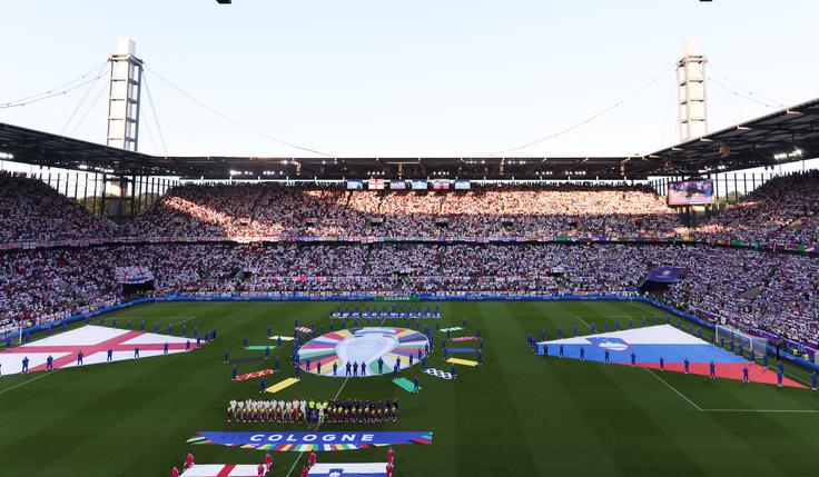 Tudi Lara Prašnikar je bila del nepozabnega spektakla na lanskoletnem Euru v Nemčiji, kjer si je Slovenija po zaslugi neodločenega rezultata proti poznejši podprvakinji Angliji (0:0) zagotovila zgodovinsko napredovanje v osmino finala. | Foto: Reuters