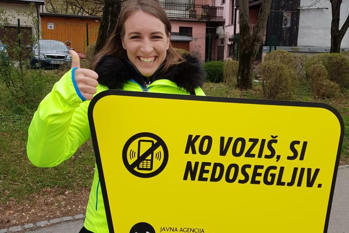 Ste opazili te žive table na cesti?