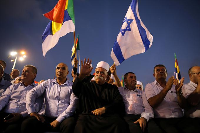 Zakon še naprej spodbuja vzpostavljanje judovskih naselbin, hebrejščina pa naj bi bila edini uradni jezik. Arabščina, ki je bila do zdaj prav tako uradni jezik, ima zdaj le status posebnega jezika. | Foto: Reuters