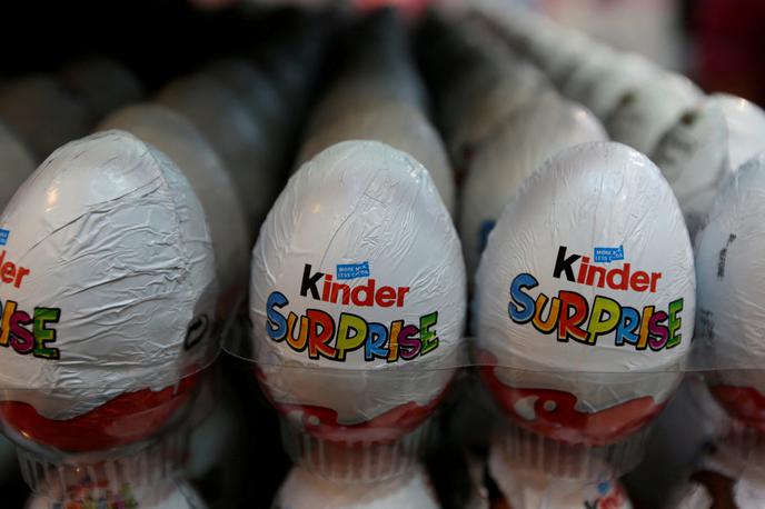 Kinder izdelki Ferrero | Po podatkih AFSCA je bilo v Evropi v zadnjih mesecih zabeleženih več kot 100 primerov zastrupitev s prehrano, povezanih s salmonelo, ki lahko vključujejo omotico, bruhanje in druge želodčne težave, pa tudi visoko temperaturo ter druge znake. | Foto Reuters