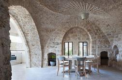 Sodobna hiša znotraj antičnih zidov (foto)