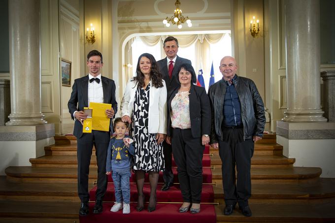 Primož Roglič je imel ob sebi partnerico Loro, sina Leva, ki je v pričakovanju bratca ali sestrice, in starša. | Foto: 