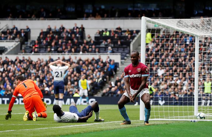 Nogometaši West Hama so pred veliko zmago proti tottenhamu. | Foto: Reuters