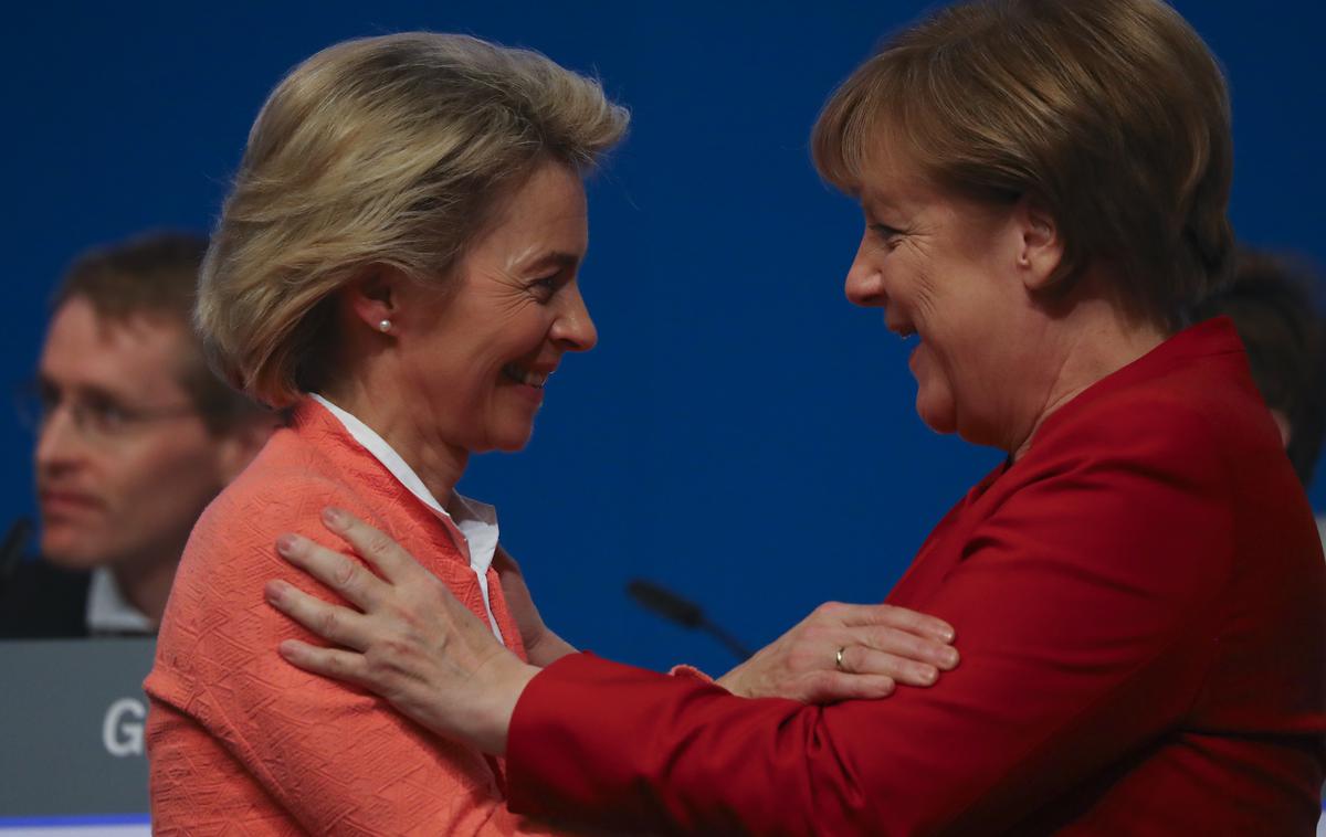Ursula von der Leyen in Angela Merkel | Nemška obrambna ministrica Ursula von der Leyen in nemška kanclerka Angela Merkel. | Foto Reuters