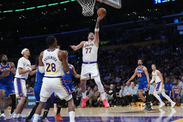 Dončić bo ponovno na delu z Lakersi v noči na sredo. | Foto: Reuters