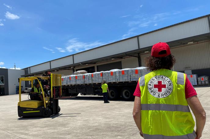 tonga | Z novozelandskim letalom so pripeljali humanitarno pomoč, komplete za zasilna bivališča, zabojnike z vodo, električne generatorje, higienske komplete in komunikacijsko opremo. | Foto Reuters