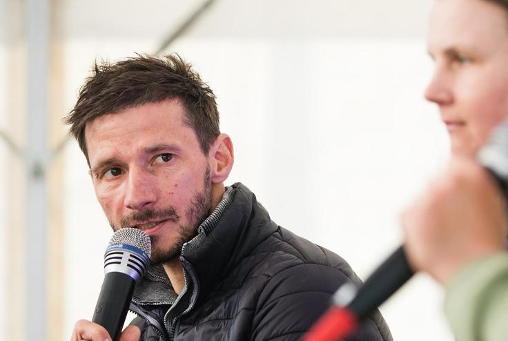 "Če bi bila volja, bi se to moralo zgoditi, saj smuči ni namerno vrgel dol, ampak mu jih je nekdo drug vrgel dol. Po mojem mnenju bi moral imeti upravičen nastop." | Foto: Grega Valančič