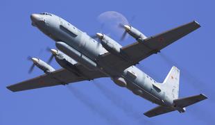 Natovo vajo zmotilo rusko izvidniško letalo, v zrak sta se dvignila Eurofighterja