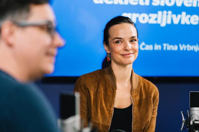 "Šla sem iz ene življenjske zgodbe v drugo, zanosila, rodila, še zmeraj snemala tole," je dolgotrajno snemanje novega celovečerca komentirala Tina Vrbnjak.  | Foto: Jan Lukanović