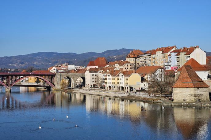 Maribor | Občinska blagajna je pod velikim pritiskom zaradi izvajanja vrste finančno zelo zahtevnih projektov, kot sta obnova Lenta in izgradnja Centra Rotovž, po navedbah župana pa je največja težava vedno večji razkorak med stroški obveznih nalog in prejetimi državnimi sredstvi v ta namen.  | Foto STA
