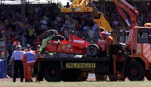 Michael Schumacher z zlomljeno nogo končal boj za naslov #ndd