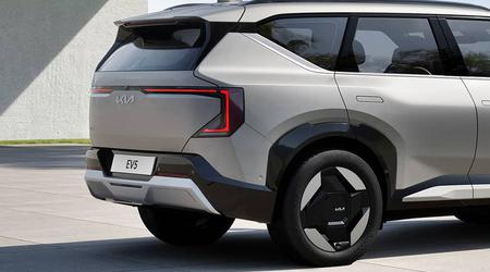 Kia EV5 bo v Evropo prihajal iz tovarn v Koreji, dolg pa bo 4,6 metra.
