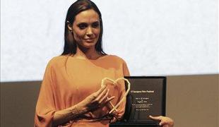Angelina Jolie oblikovala nakit za zabavo