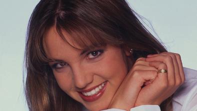 25 let pesmi, ki so jo mnogi zavrnili, nato pa je med zvezde izstrelila Britney Spears
