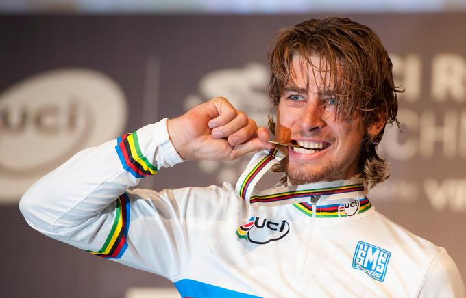 Manj kot mesec dni po predčasnem odhodu z Vuelte 2015 je Sagan v Richmondu v ZDA osvojil svoj prvi naslov svetovnega prvaka. | Foto: Reuters