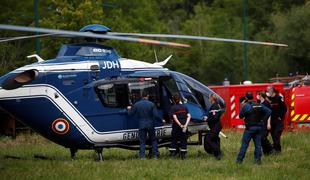 Nov napad v Franciji: Z nožem napadel policistko, huje ranjena dva žandarja #video #foto