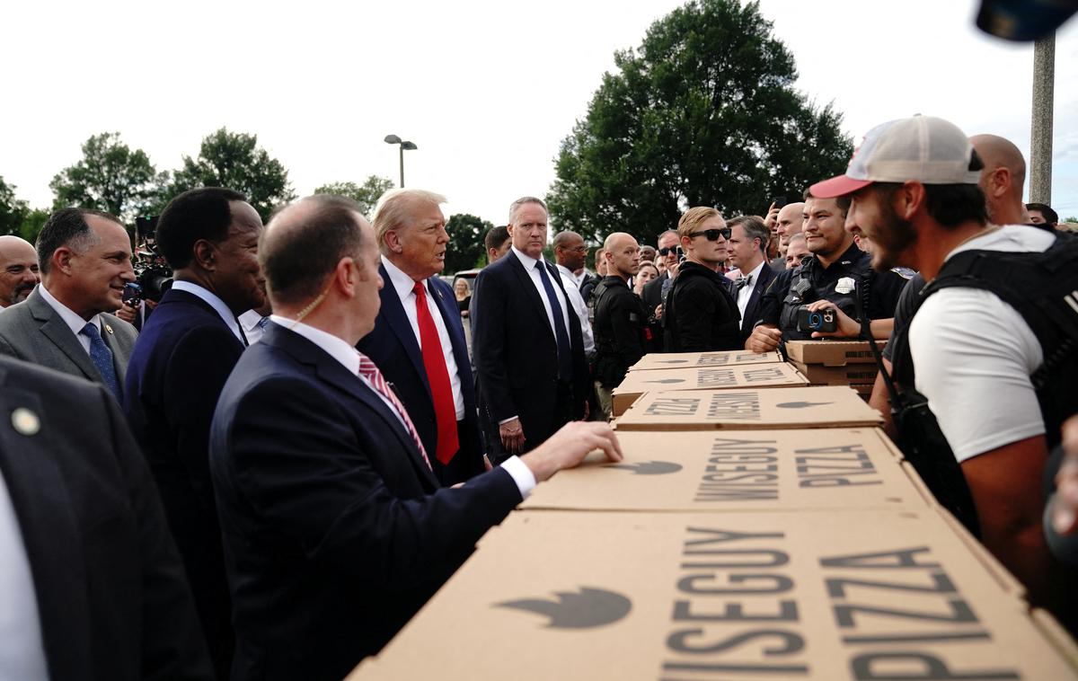 Donald Trump, Washington | Trump je minuli teden z izvršnim ukazom v okrožje Columbia poslal nacionalno gardo in nadzor nad policijo predal zvezni vladi pod vodstvom pravosodne ministrice Pam Bondi.  | Foto Reuters