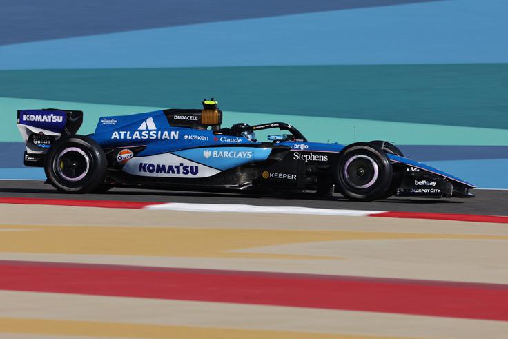 Carlos Sainz je zaskrbljen nad prednostjo največjih štirih ekip. | Foto: Reuters