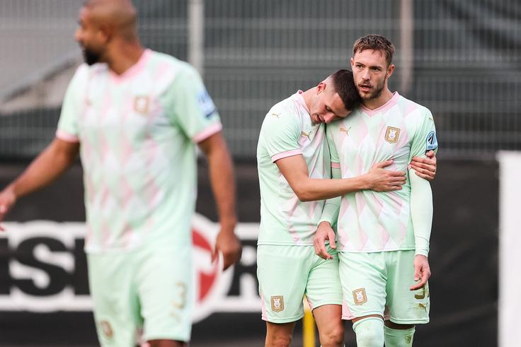 Pedro Lucas si je huje poškodoval koleno 4. novembra 2024 na derbiju v Celju (1:0). Po tisti zmagi se je Olimpija zadržala na prvem mestu. Pred Mariborom je imela tri, pred Celjani pa kar osem točk prednosti. Slabo leto dni pozneje je vrstni red na vrhu lestvice dodobra premešan …  | Foto: Aleš Fevžer