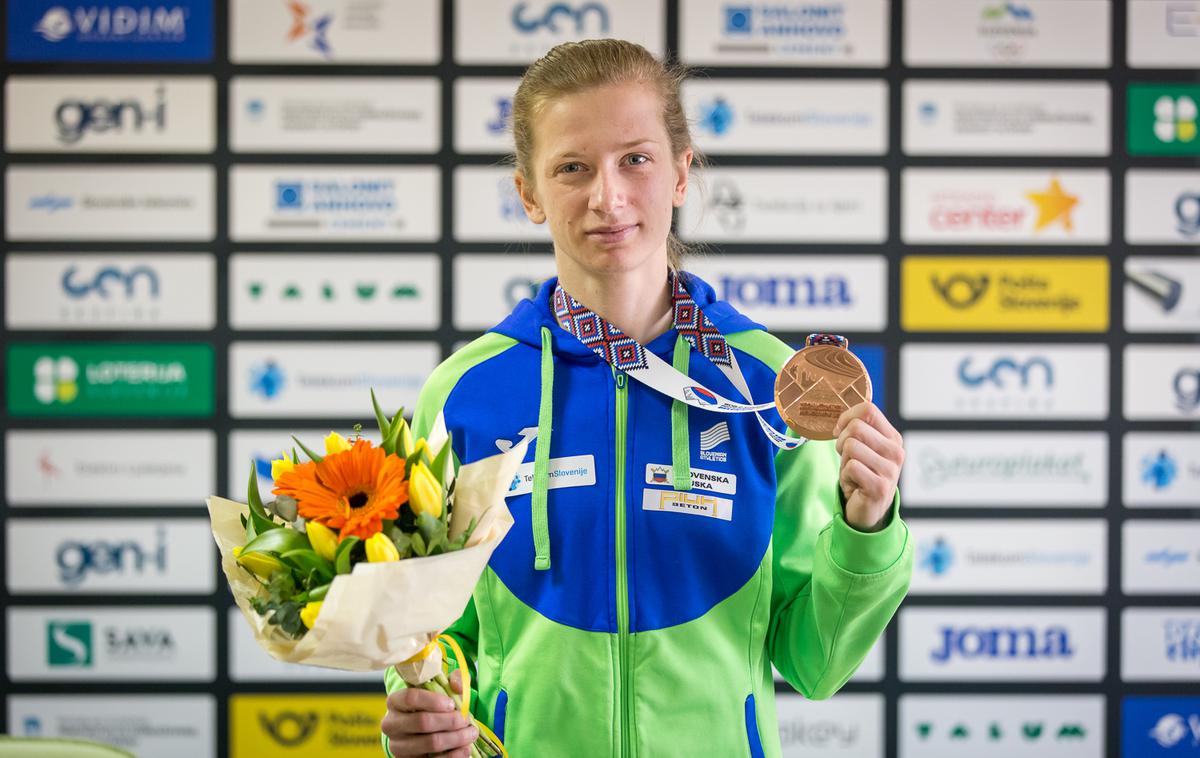 Tina Šutej | Šutejeva je s 4,75 metra osvojila tretje mesto. | Foto Peter Kastelic/AZS