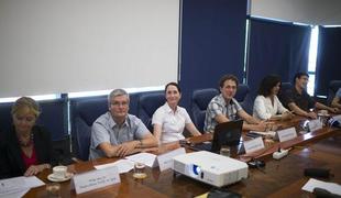 Zdravniki bodo Pahorja prosili za pomilostitev zdravnice, ki mora v zapor