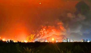 V madžarski rafineriji izbruhnil velik požar #video