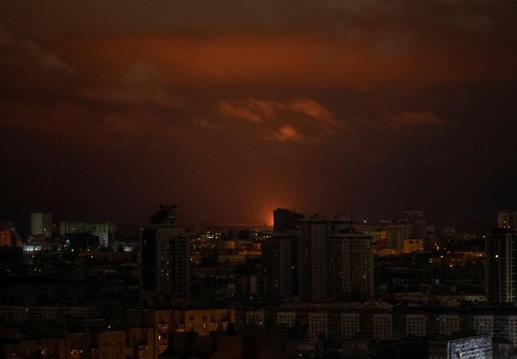 Rusija je po lanskem srečanju med Trumpom in Putinom na Aljaski močno okrepila napade na Ukrajino. Nad državo so v drugi polovici leta 2025 med drugim poslali rekordno število eksplozivnih brezpilotnih letal.  | Foto: Reuters