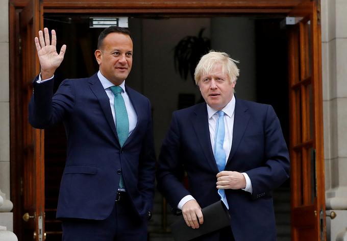 Johnson z irskim kolegom Leom Varadkarjem. | Foto: Reuters