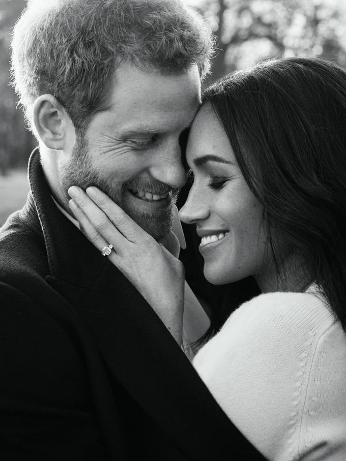 Njuna uradna zaročna fotografija je bila precej intimna. | Foto: Getty Images