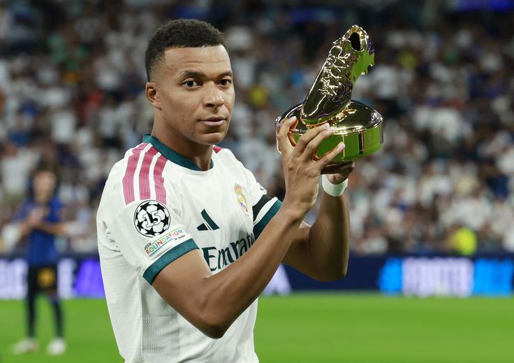 Kylian Mbappe je pred srečanjem prejel priznanje za najboljšega strelca lige prvakov v sezoni 2025/26. | Foto: Reuters