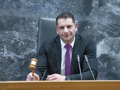 Pred poslanci odreditev parlamentarnih preiskav, a izvedba seje še v zraku