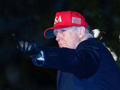 Trumpova nevarna igra