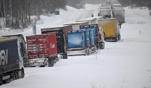 Polarni mraz in sneg povzročila kaos v severni Evropi #video