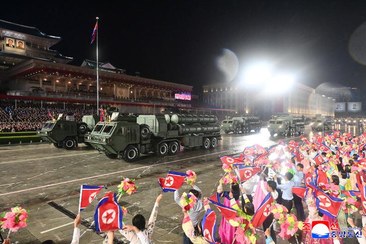 Vojaška parada v Pjongjangu v Severni Koreji | Foto: Reuters