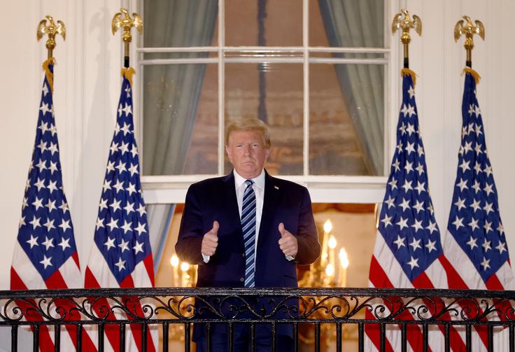"Ne prenašam nobenega ekstremnega nasilja. Branim vse Američane, tudi tiste, ki mi nasprotujejo in me napadajo," je med drugim na Twitterju zapisal ameriški predsednik Donald Trump. | Foto: Getty Images