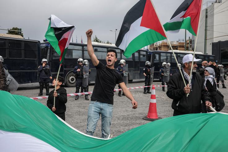 Torkove demonstracije naj bi bile največje v enklavi po začetku agresije, ki je terjala več kot 50 tisoč življenj.  | Foto: Reuters
